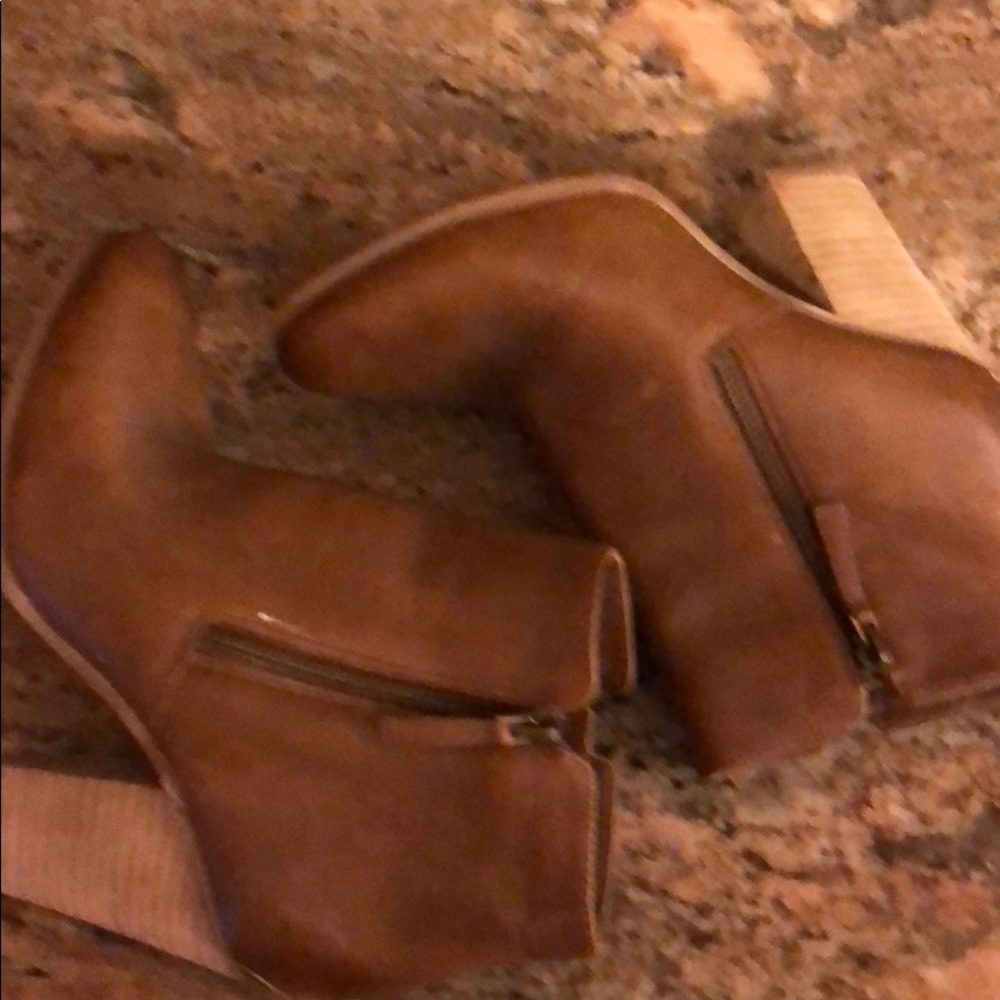 Michael Kors Booties. - Picture 3 of 4